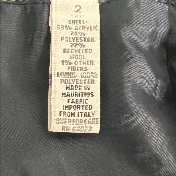 Wool blend old navy blue plaid mini skirt preppy. Size 2. Zipper back. EUC - Picture 6 of 6